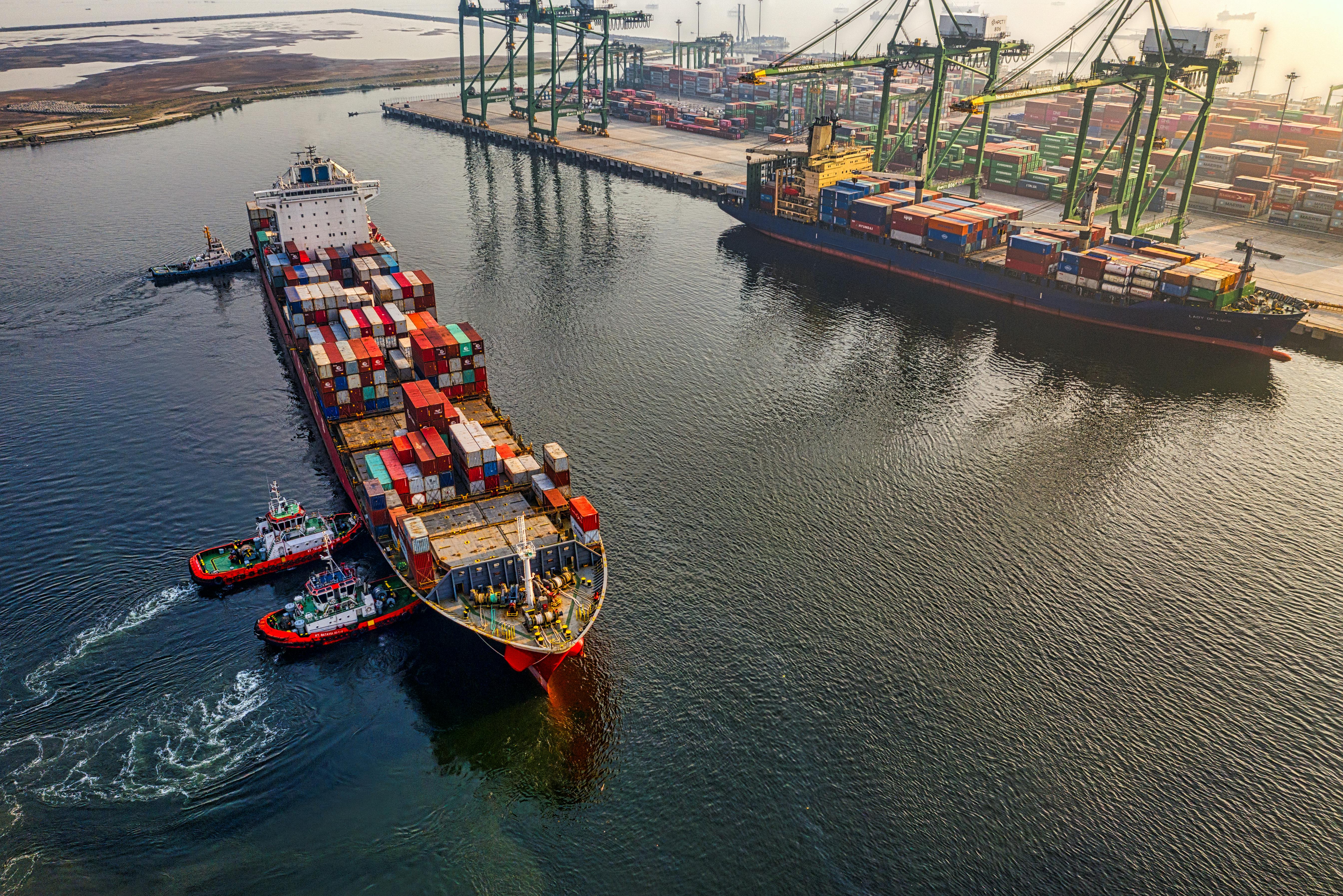 Modern Port Operations with Container Cranes